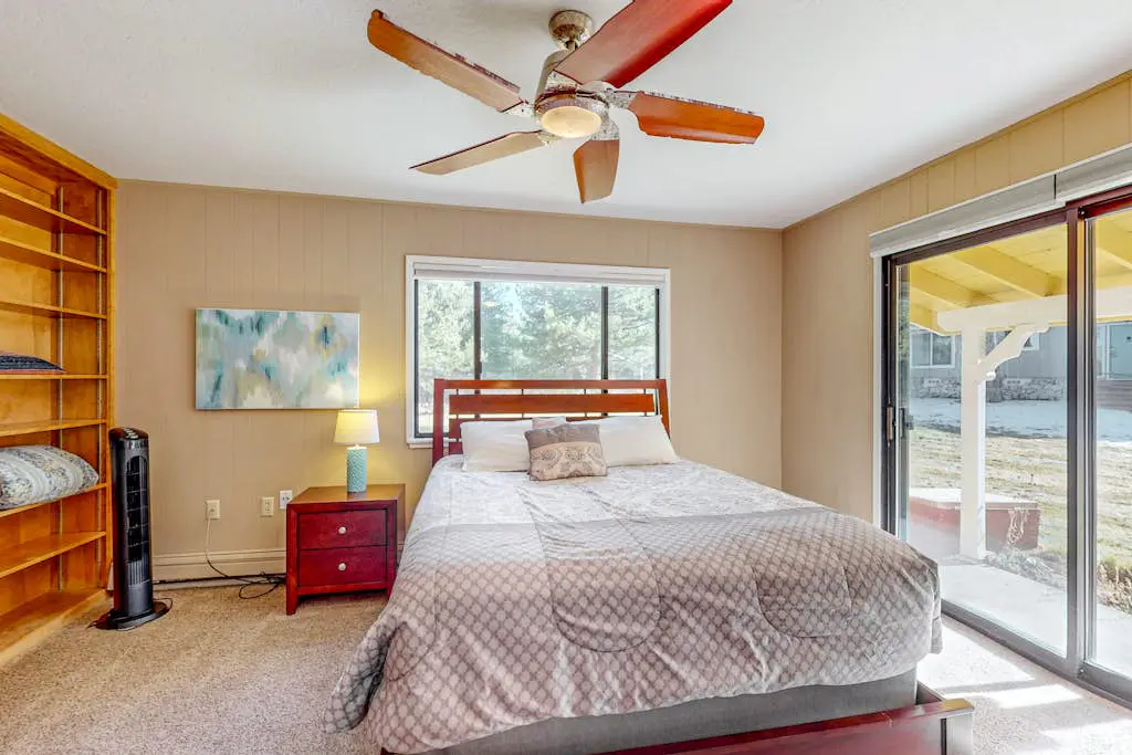 Cozy Retreat - On Golf Course, Near Skiing, Hot Tub