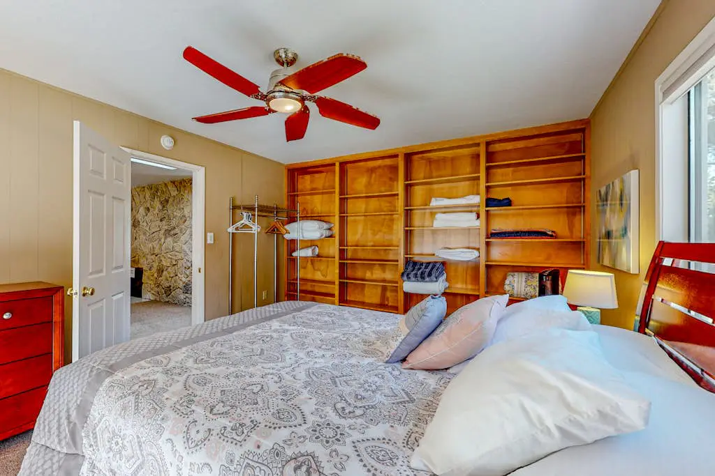 Cozy Retreat - On Golf Course, Near Skiing, Hot Tub