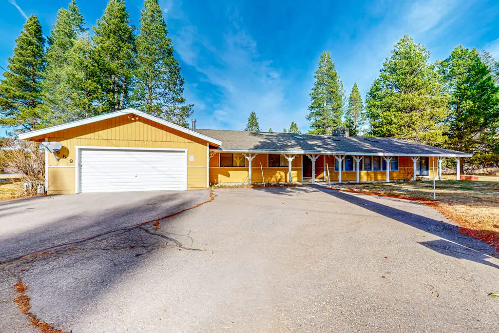 Cozy Retreat - On Golf Course, Near Skiing, Hot Tub