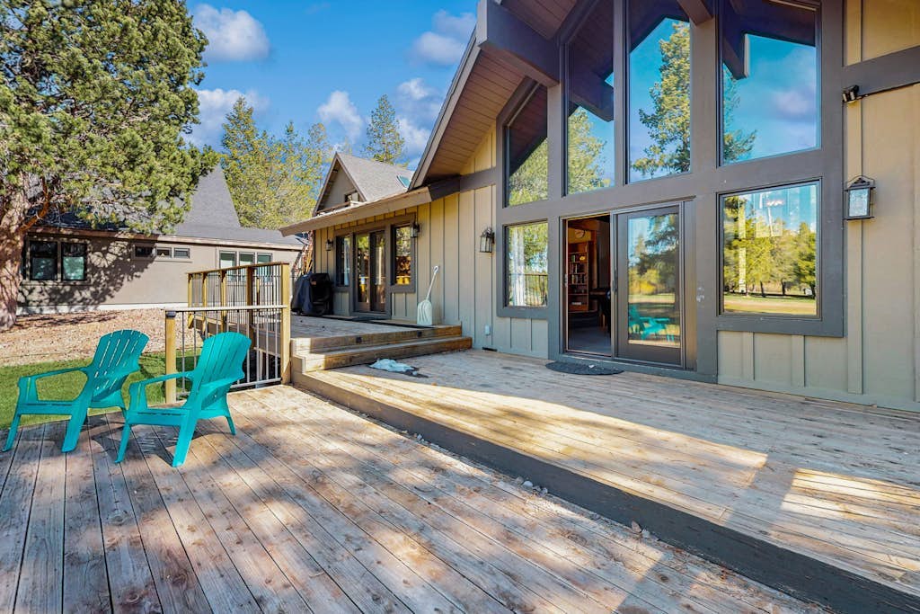 Escape to Country Club Retreat, a stunning house in South Lake Tahoe, California, perfect for your next getaway! This spacious holiday home boasts 4 bedrooms and 3 bathrooms, ideal for families or groups. Enjoy the mountain views, cozy up by the indoor fireplace, and take advantage of amenities like a BBQ grill, kitchen, and free parking. With its prime location, you're close to casinos, shopping, and outdoor adventures like golf, hiking, and fishing. Book your stay and create lasting memories!