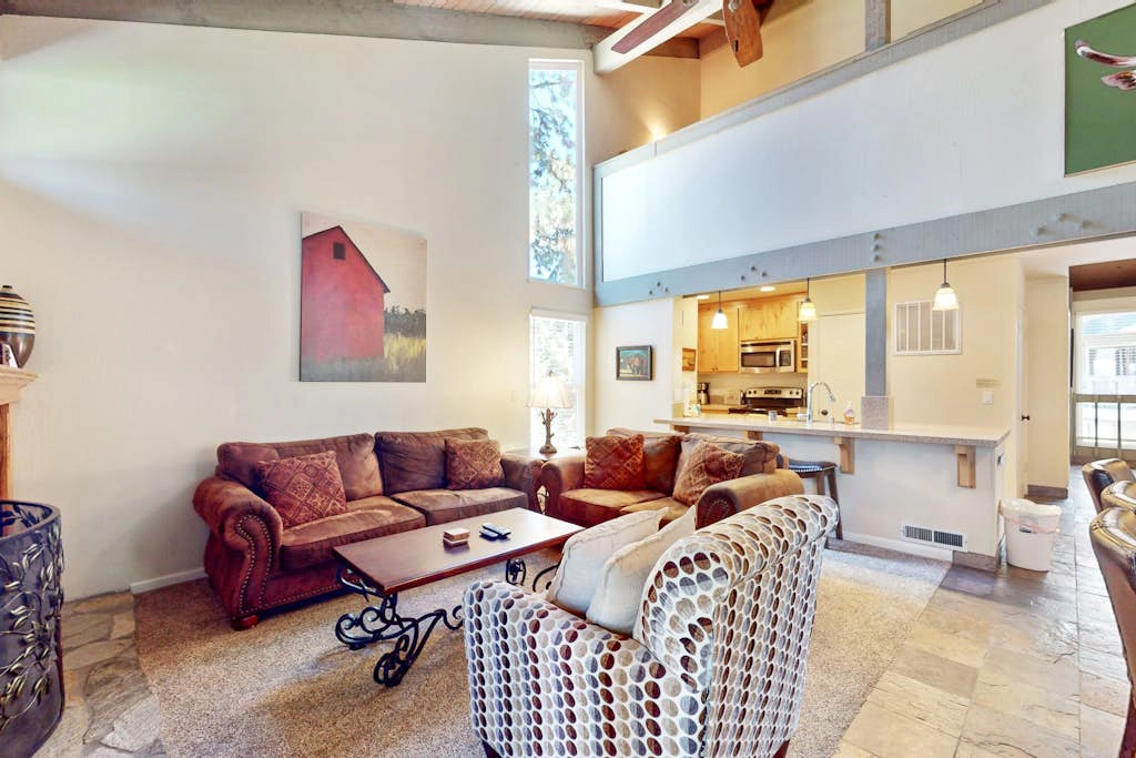Lakeside condo w/ free WiFi & a gas fireplace plus a shared pool & hot tub