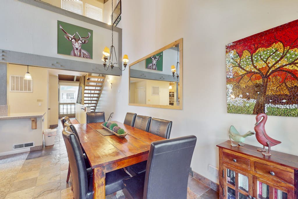 Lakeside condo w/ free WiFi & a gas fireplace plus a shared pool & hot tub