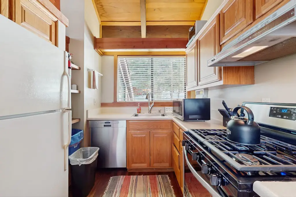 Secluded mountain-view condo with balcony, close to Northstar Village