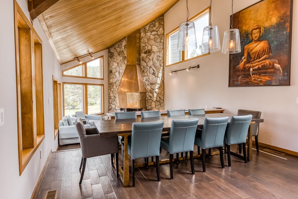 Home with amazing views, outdoor dining, fireplaces, pool- dogs ok