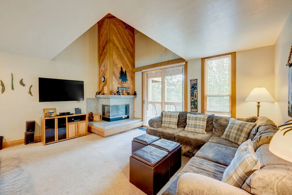 Condo with private balcony, gas fireplace, & washer&dryer