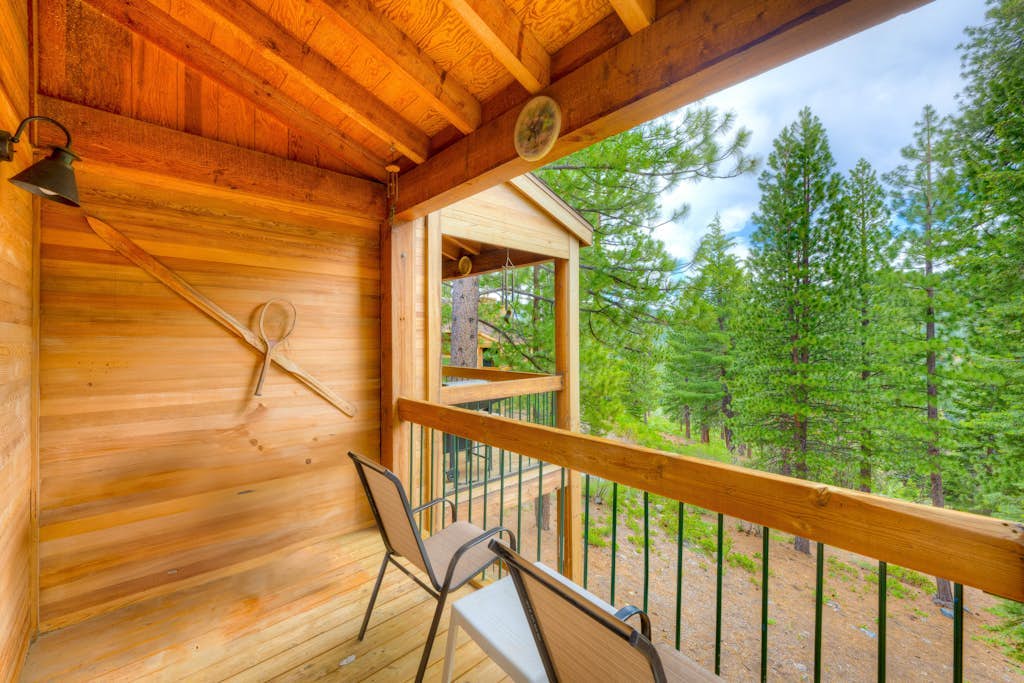 Condo with private balcony, gas fireplace, & washer&dryer