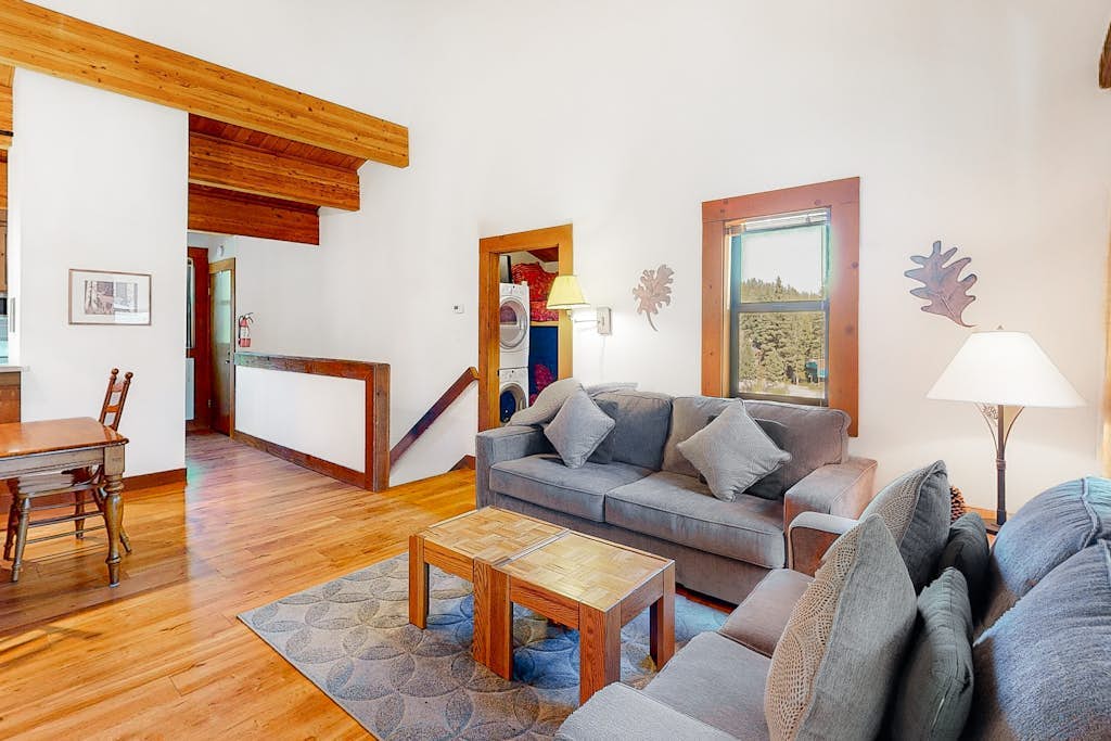Condo with fireplace, balcony, washer/dryer, hot tub, & basketball/tennis courts