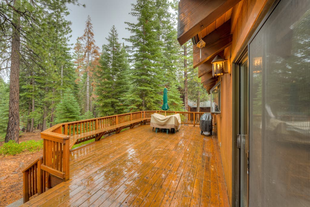 Mountain view home with gas fireplace & shared pools & hot tubs - walk to lifts