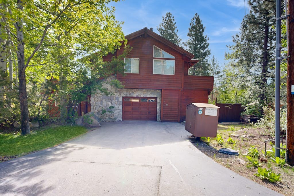 Lake Tahoe Cabin with Hot Tub, Private Studio & Yard - Near Resorts