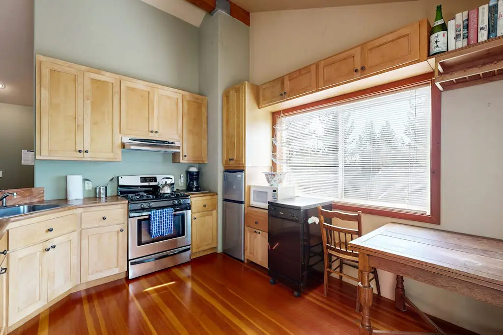 Lake Tahoe Cabin with Hot Tub, Private Studio & Yard - Near Resorts