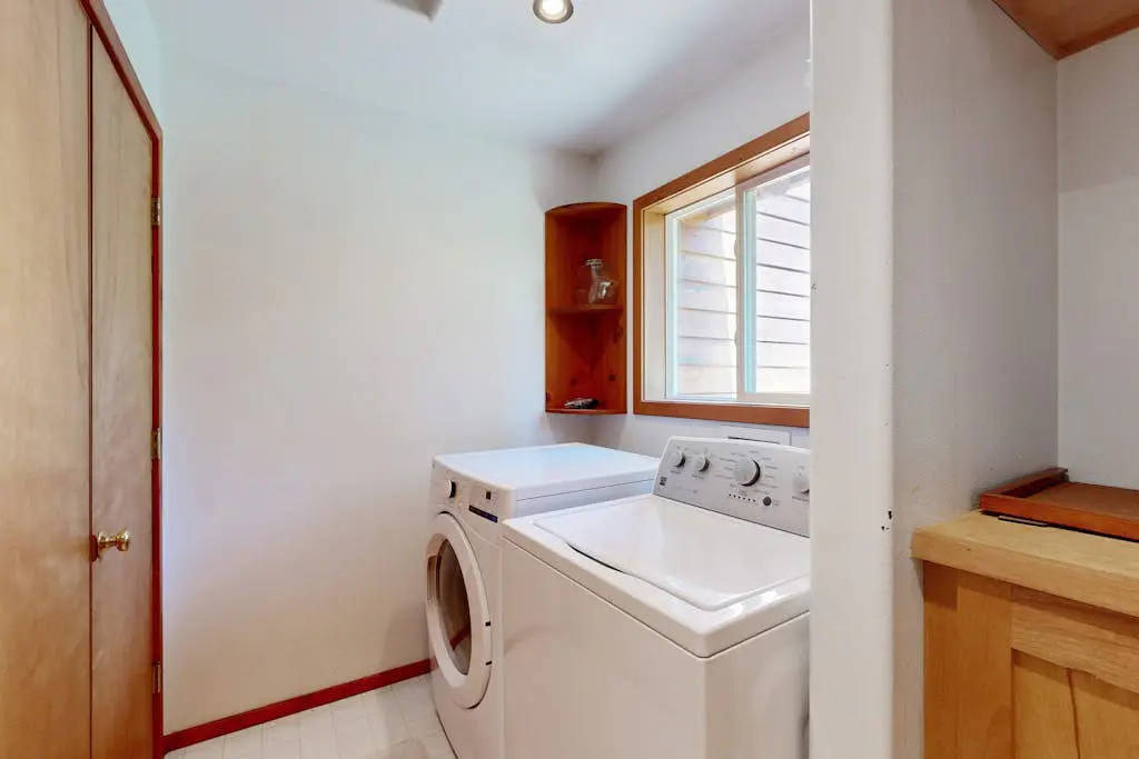 Lake Tahoe Cabin with Hot Tub, Private Studio & Yard - Near Resorts