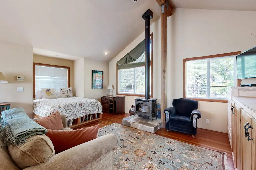 Lake Tahoe Cabin with Hot Tub, Private Studio & Yard - Near Resorts