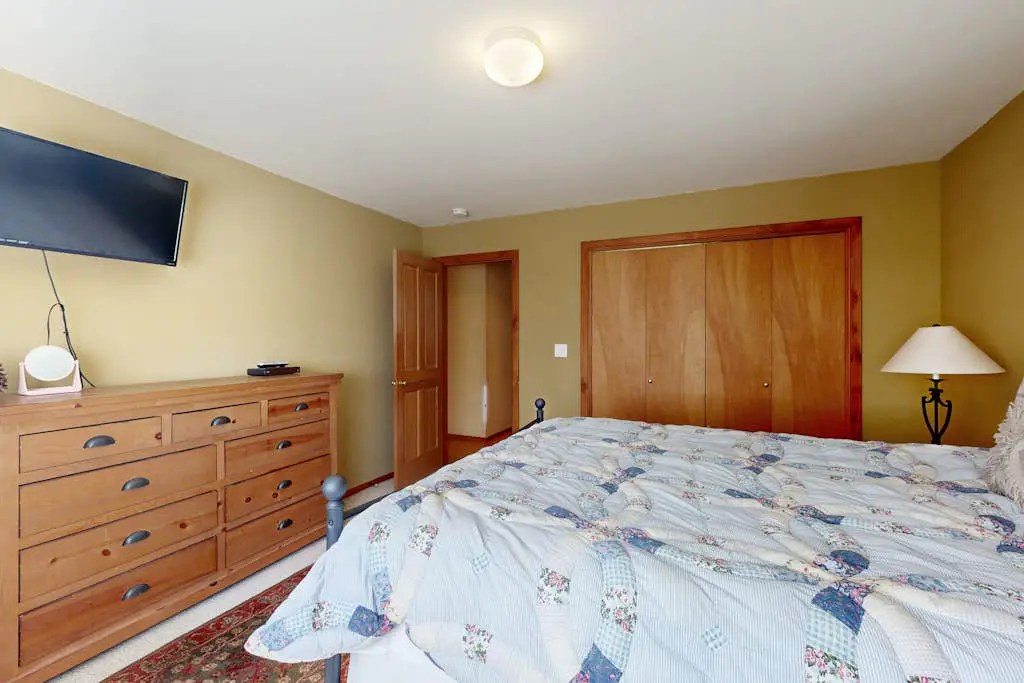 Lake Tahoe Cabin with Hot Tub, Private Studio & Yard - Near Resorts