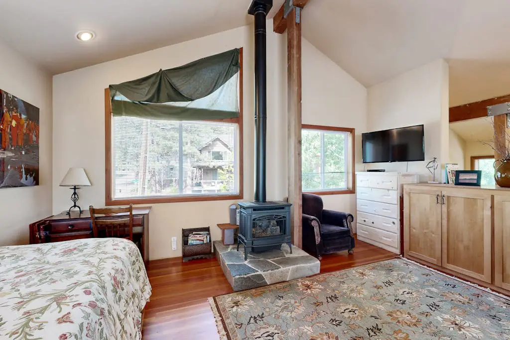 Lake Tahoe Cabin with Hot Tub, Private Studio & Yard - Near Resorts