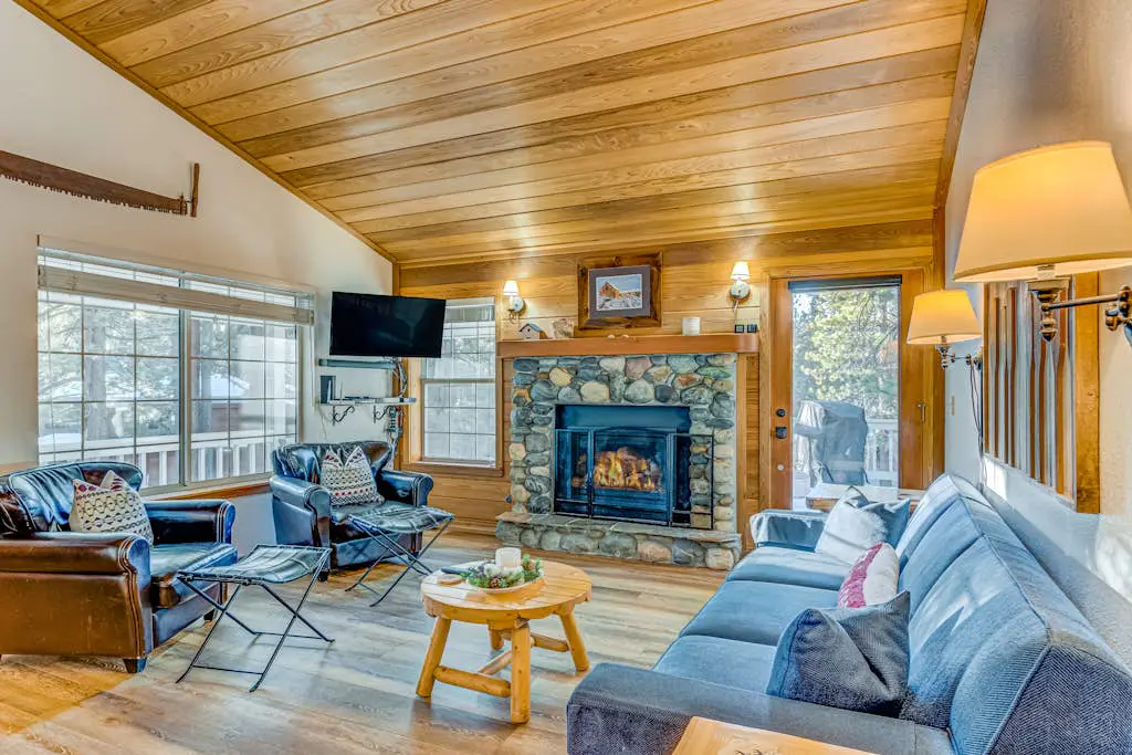 Wooded Alpine Oasis with Sunroom, Fireplace, Shared Hot Tub-Pool-Sauna-Tennis