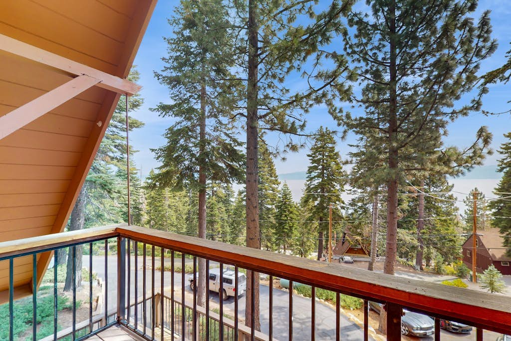 Cozy and rustic cabin with lake view, deck, grill, WiFi, & fireplace