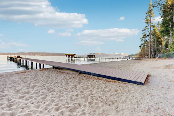 Stunning Home with Private Dock, Pier and Beaches, Lake Views