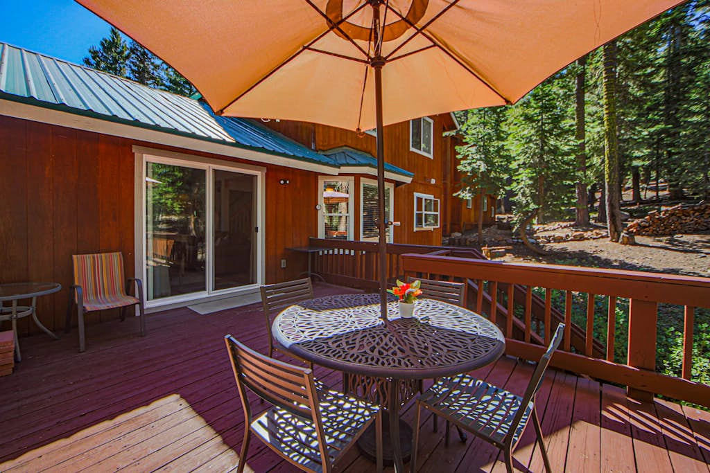 Cozy Tahoe Vista home with fireplace, furnished deck, & forest view