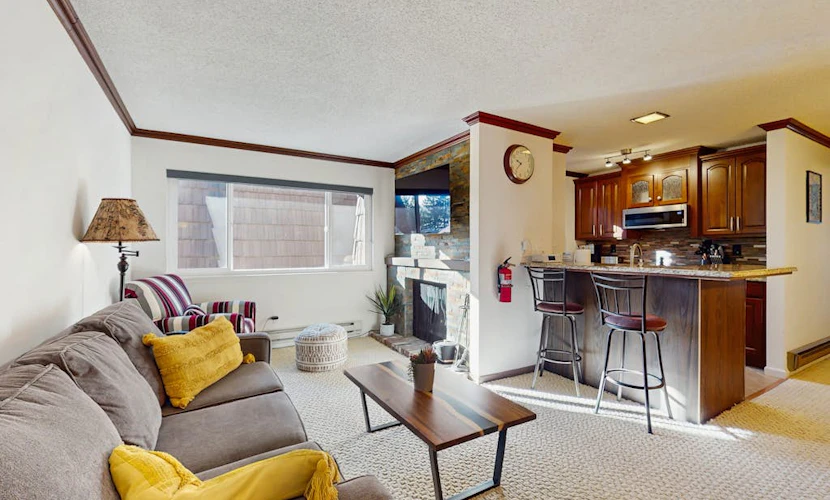 Lake View Condo with Private Beach Access, Heated Pool, Near Ski Resorts
