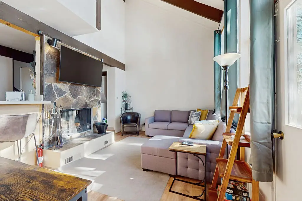 Cozy and Convenient Condo with Fireplace, Deck, W&D, Close to Town, Lake, Trails