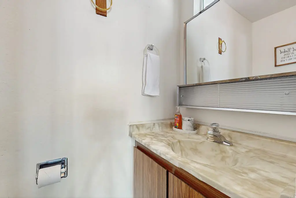 Cozy and Convenient Condo with Fireplace, Deck, W&D, Close to Town, Lake, Trails