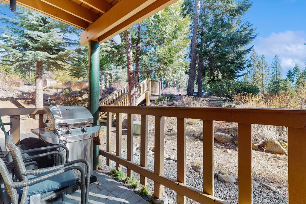 Cozy Studio with Full Kitchen, Grill, Fireplace w/Access to Pool, Spa, Game Room