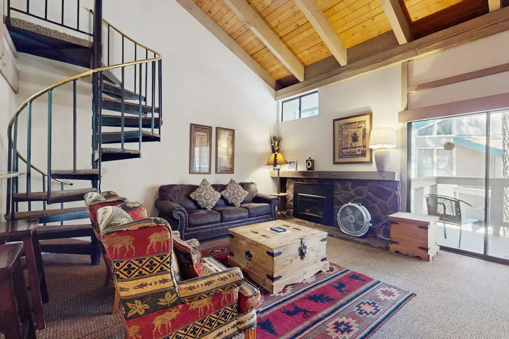 Condo with a Shared Pool, Hot Tub, Full Kitchen, & Private Beach Access