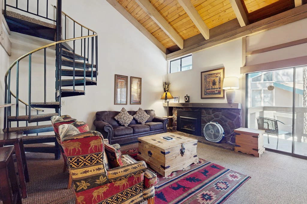 Condo with a Shared Pool, Hot Tub, Full Kitchen, & Private Beach Access