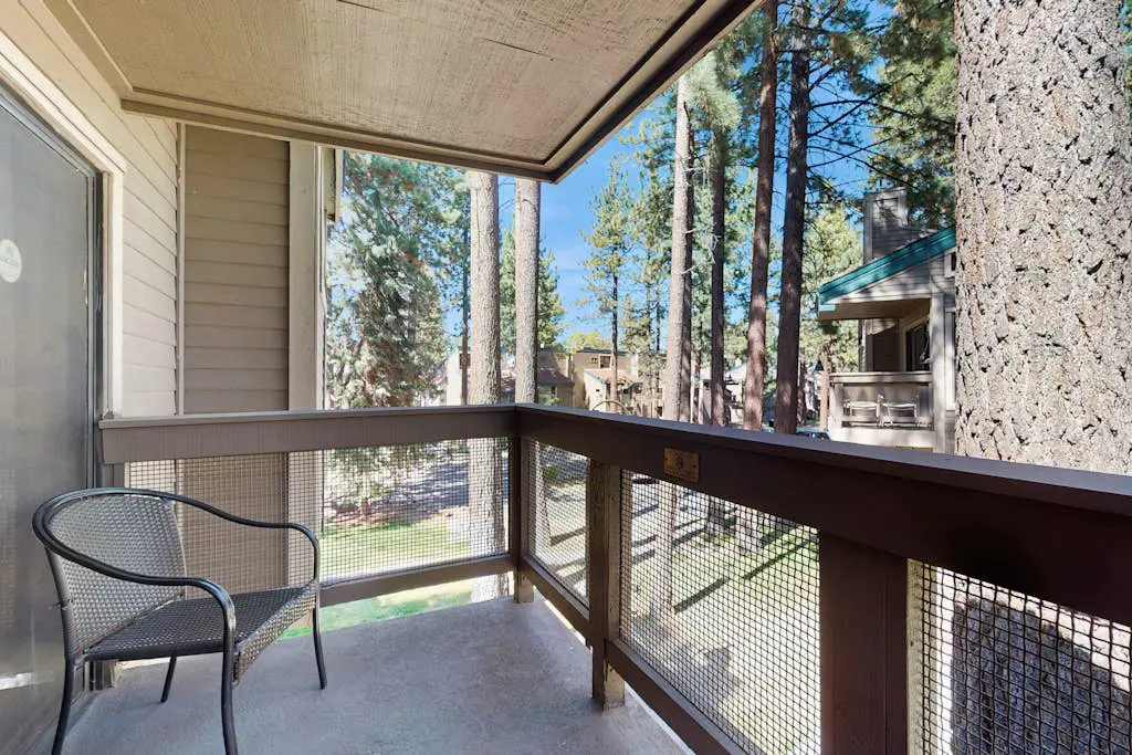 Condo with a Shared Pool, Hot Tub, Full Kitchen, & Private Beach Access