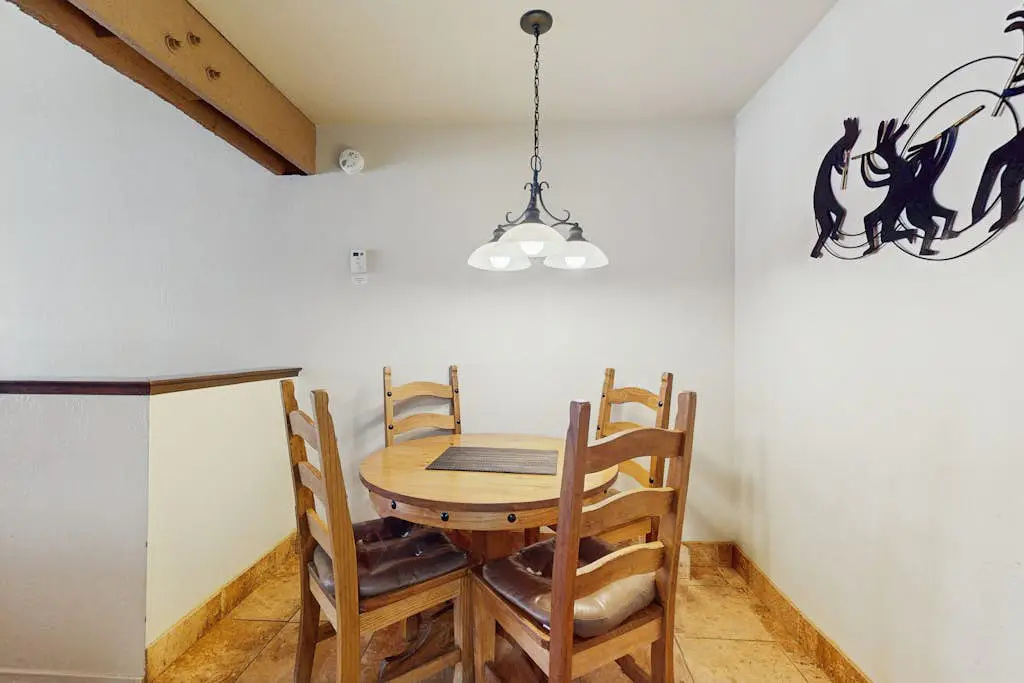 Condo with a Shared Pool, Hot Tub, Full Kitchen, & Private Beach Access