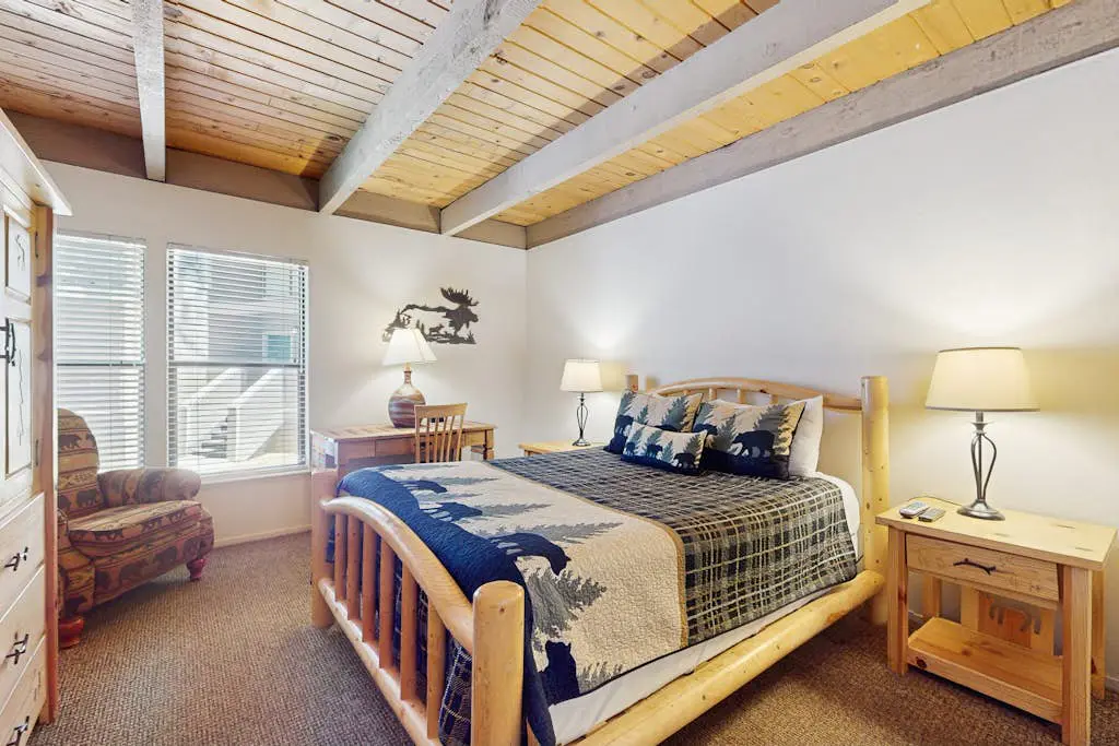 Condo with a Shared Pool, Hot Tub, Full Kitchen, & Private Beach Access