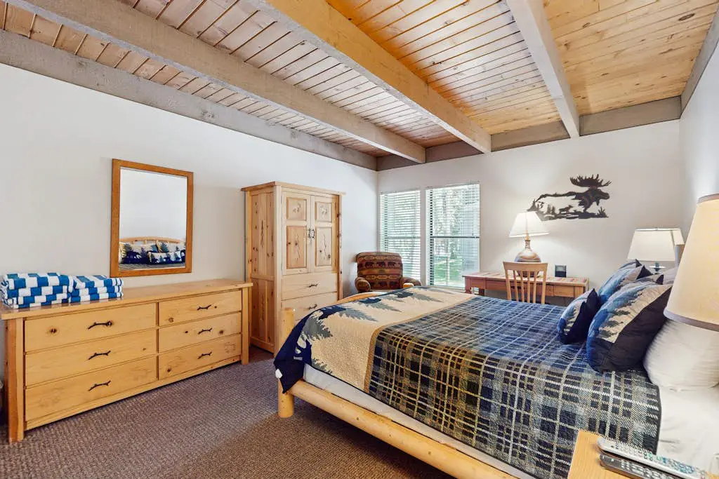 Condo with a Shared Pool, Hot Tub, Full Kitchen, & Private Beach Access