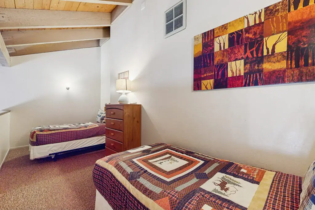 Condo with a Shared Pool, Hot Tub, Full Kitchen, & Private Beach Access