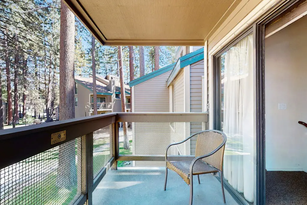 Condo with a Shared Pool, Hot Tub, Full Kitchen, & Private Beach Access