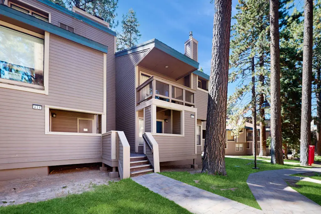 Condo with a Shared Pool, Hot Tub, Full Kitchen, & Private Beach Access