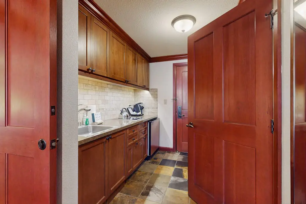 Ski-In, Ski-Out Squaw Creek Retreat - 2 Adjacent Suites - Pools & Hot Tubs