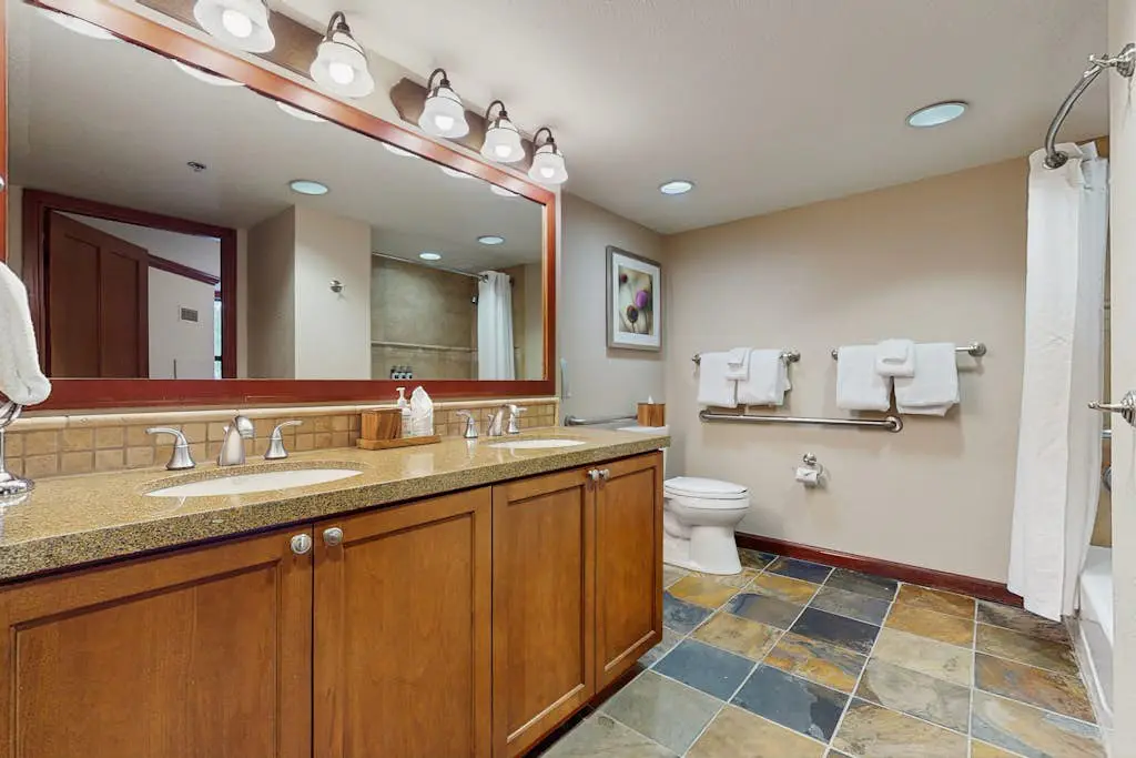 Ski-In, Ski-Out Squaw Creek Retreat - 2 Adjacent Suites - Pools & Hot Tubs