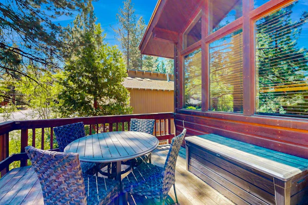 2 Suites & Fireplace - 2 Decks, HVAC, & Grill