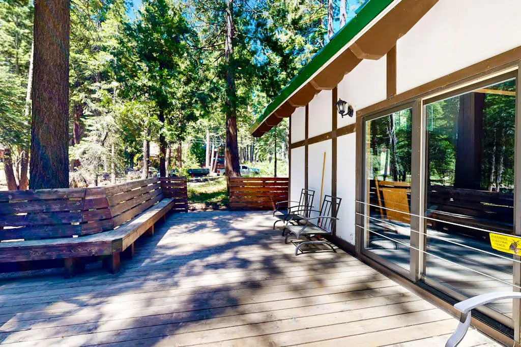 Classic chalet with hot tub, boat launch & Gas grill