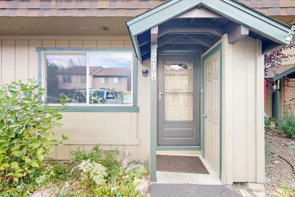 Remodeled Lake Tahoe Beach Condo | Pools, Tennis & Deck | Near Ski Resorts