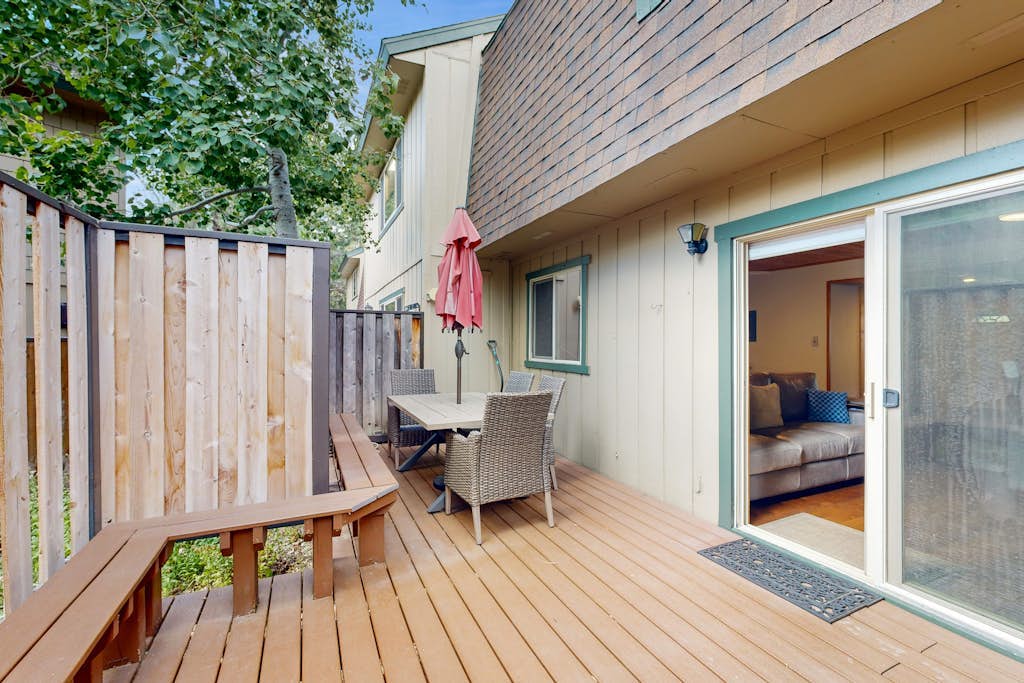 Remodeled Lake Tahoe Beach Condo | Pools, Tennis & Deck | Near Ski Resorts