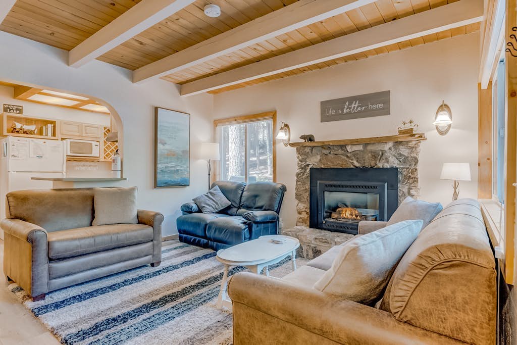Cabin in the woods close to beach & skiing with grill, fireplace, deck, & W/D