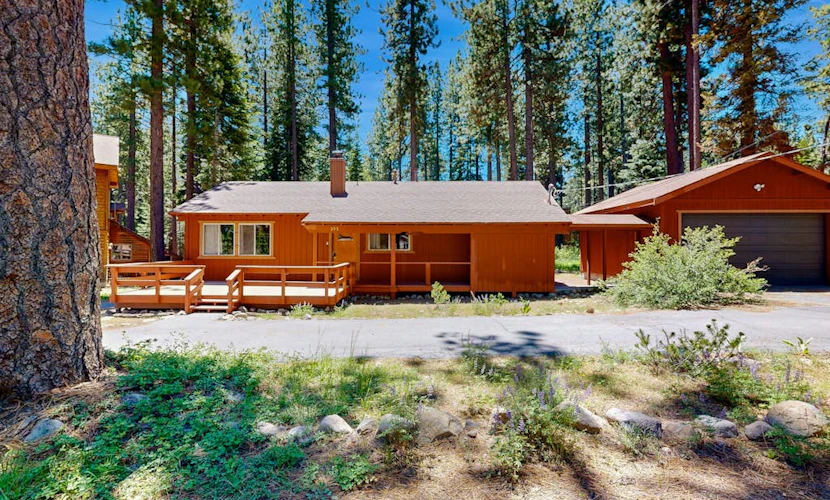 Dog-Friendly Tahoe City House Near Hiking and Skiing - Walk to Lake