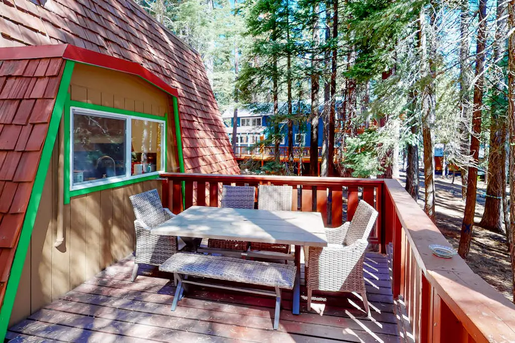 Quiet, dog-friendly home in the woods with deck & fireplace - near the lake