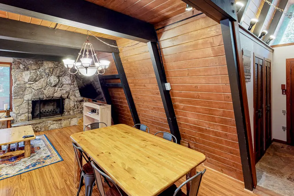 Quiet, dog-friendly home in the woods with deck & fireplace - near the lake