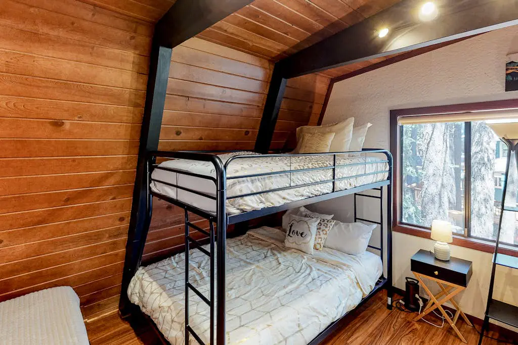 Quiet, dog-friendly home in the woods with deck & fireplace - near the lake