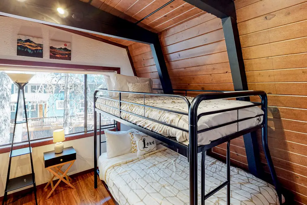 Quiet, dog-friendly home in the woods with deck & fireplace - near the lake