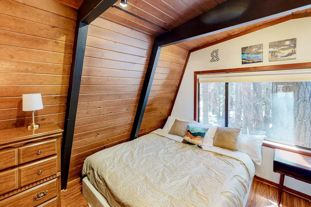 Quiet, dog-friendly home in the woods with deck & fireplace - near the lake