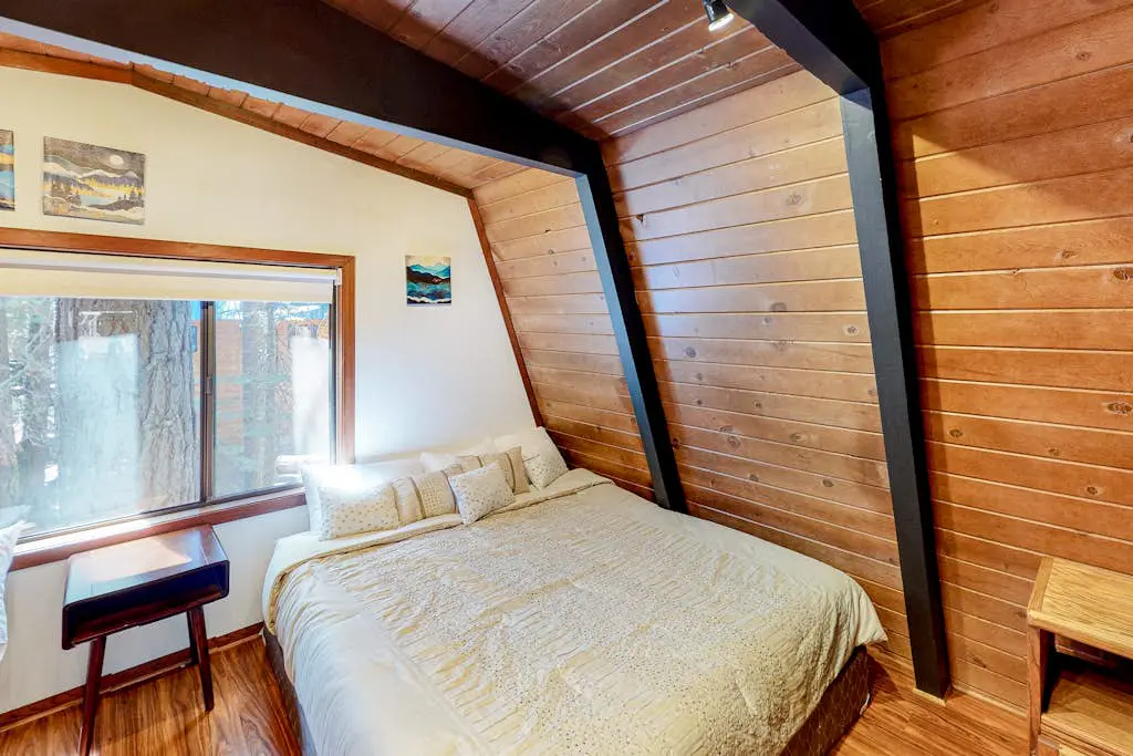 Quiet, dog-friendly home in the woods with deck & fireplace - near the lake