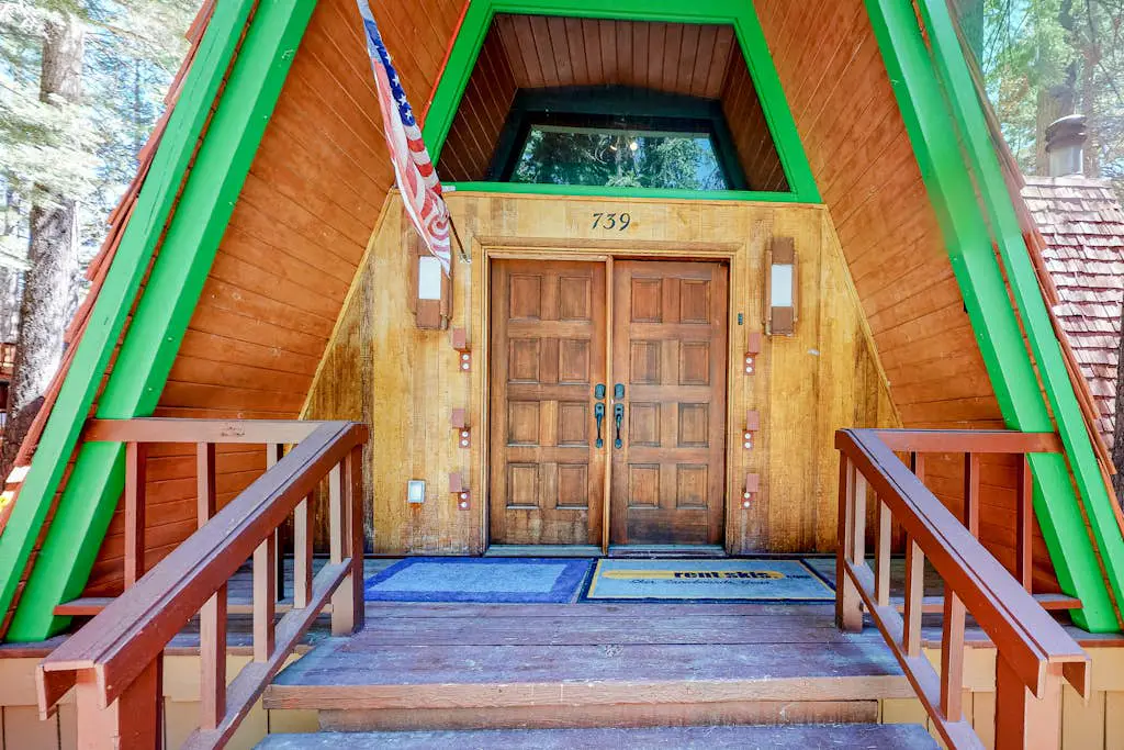 Quiet, dog-friendly home in the woods with deck & fireplace - near the lake
